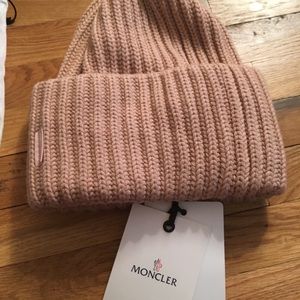 Moncler oversized hat